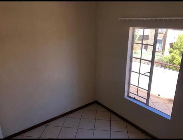 2 BEDROOM PROPERTY TO RENT IN MOOIKLOOF RIDGE ESTATE